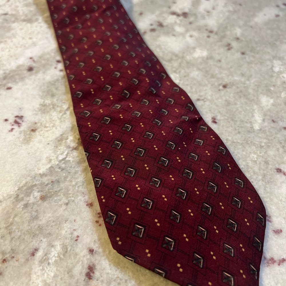 Bill Blass Black Label Mens Silk Tie Burgundy Geometric Diamond Print Necktie